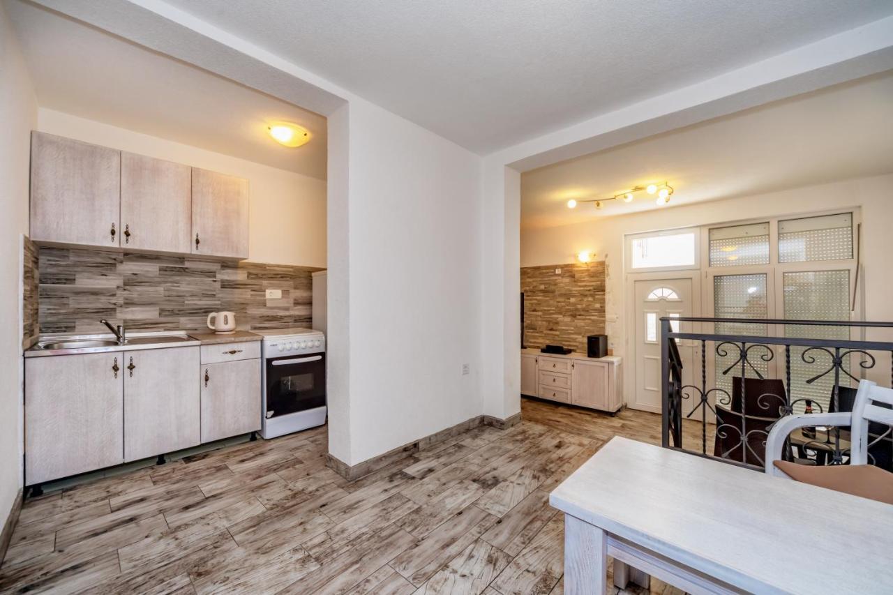 Apartmani Lira Sutomore Extérieur photo